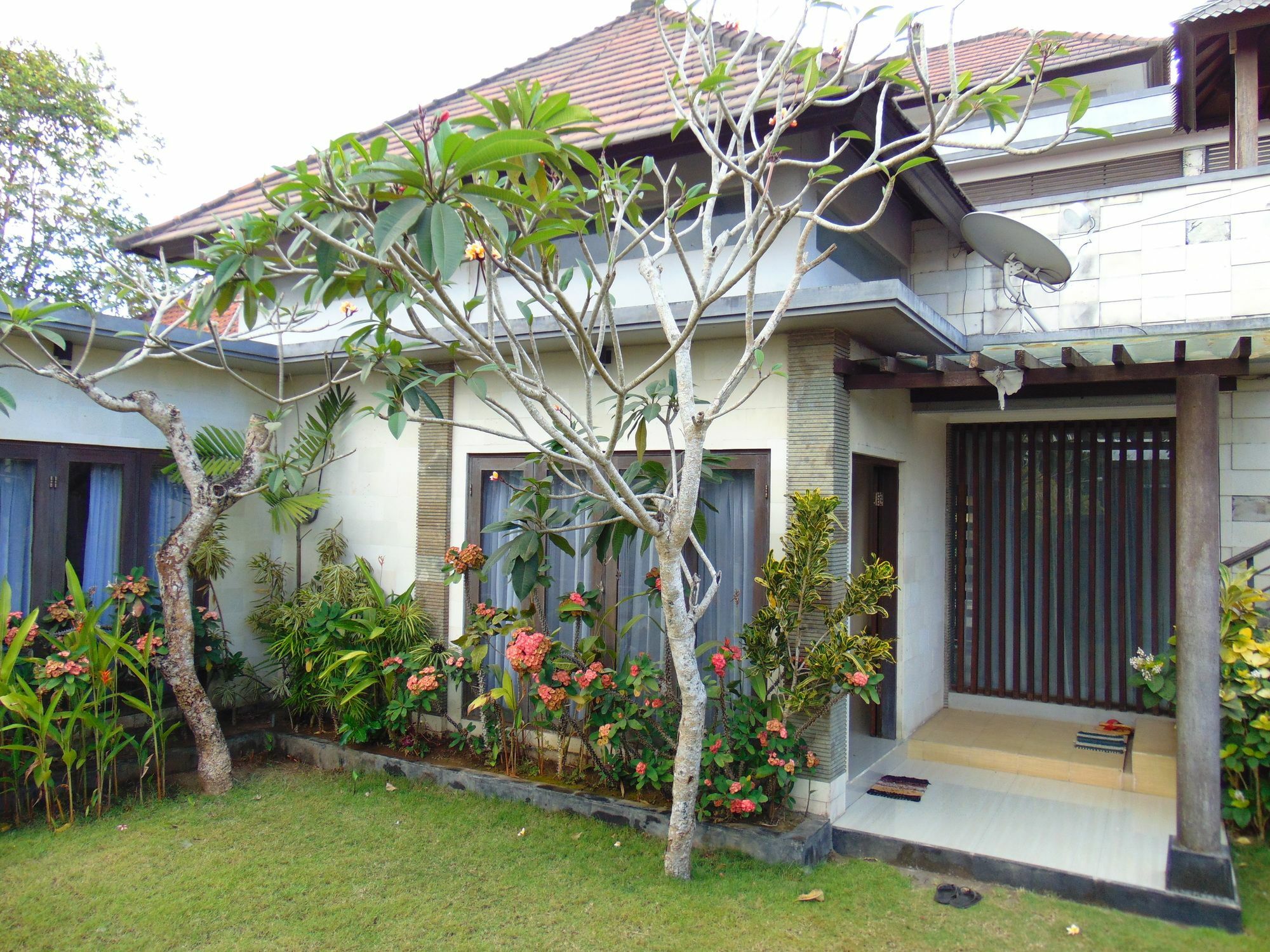 Baik Baik Homestay Пекату Экстерьер фото